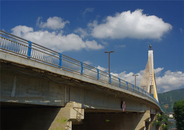 新乡304不锈钢桥梁护栏：安全、耐用与美观的完美结合